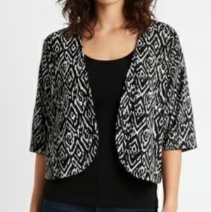 True Envy Black and White Patterned crop blazer jacket size 18 W
